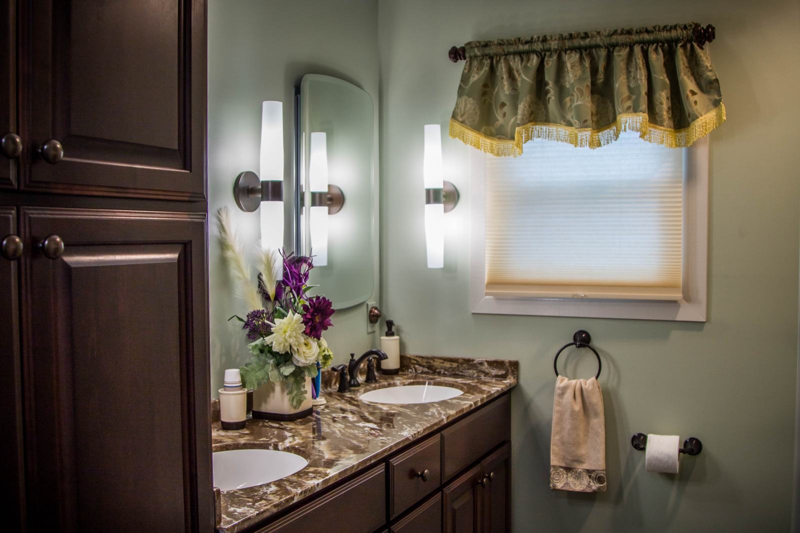 7 Signs It's Time to Remodel Your Bathroom - Zephyr Thomas